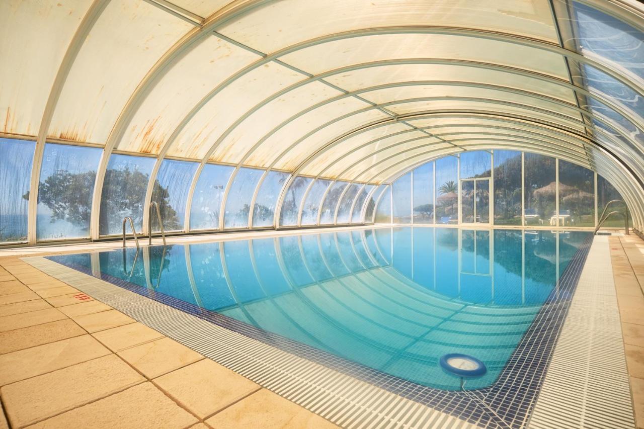 Excellent Beachfront Penthouse With Own Pool Apartment